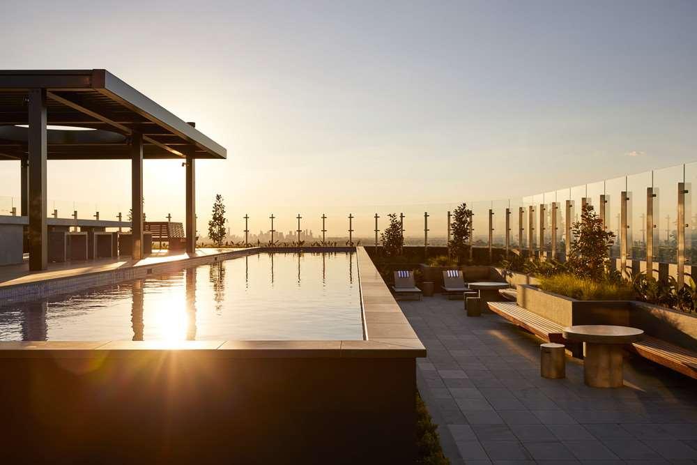 ホテル ザ チェン メルボルン アート シリーズ ボックスヒル 設備 写真 The rooftop pool at The Standard East Village