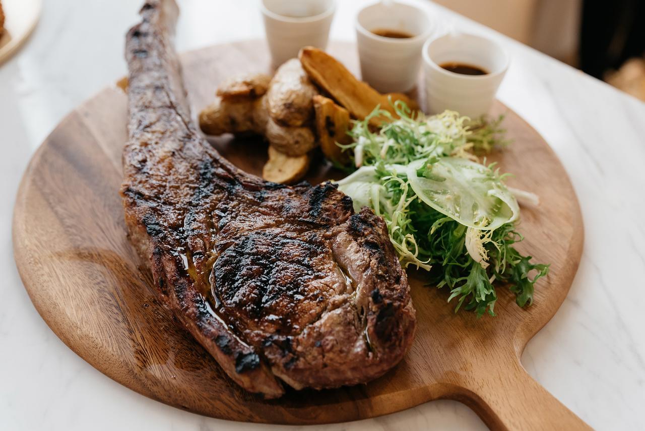 ホテル ザ チェン メルボルン アート シリーズ ボックスヒル エクステリア 写真 A steak at the restaurant